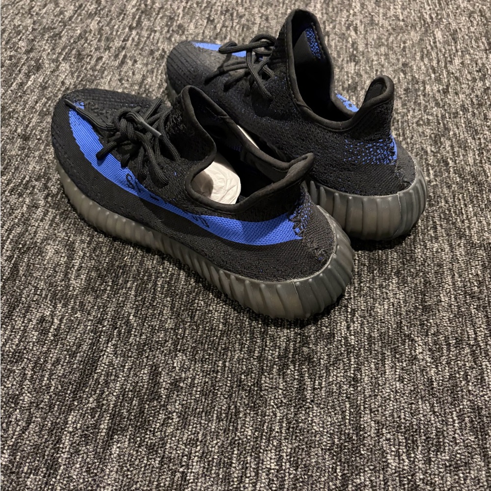 Yeezy boost 350 v2 brand new never worn. Size 12.